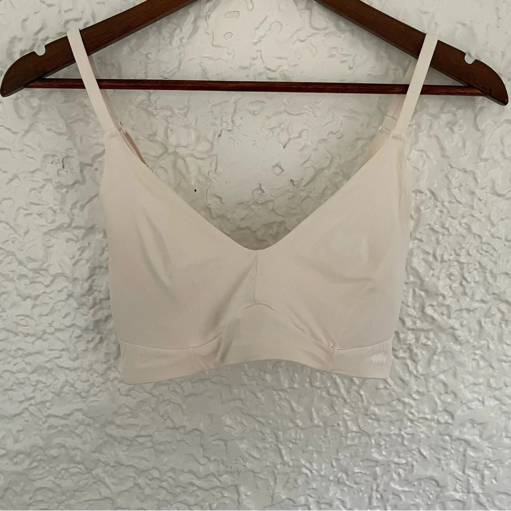 Women’s Yitty Smoothed Reality Plunge Bra Size Medium in On My Ivories - Picture 2 of 11